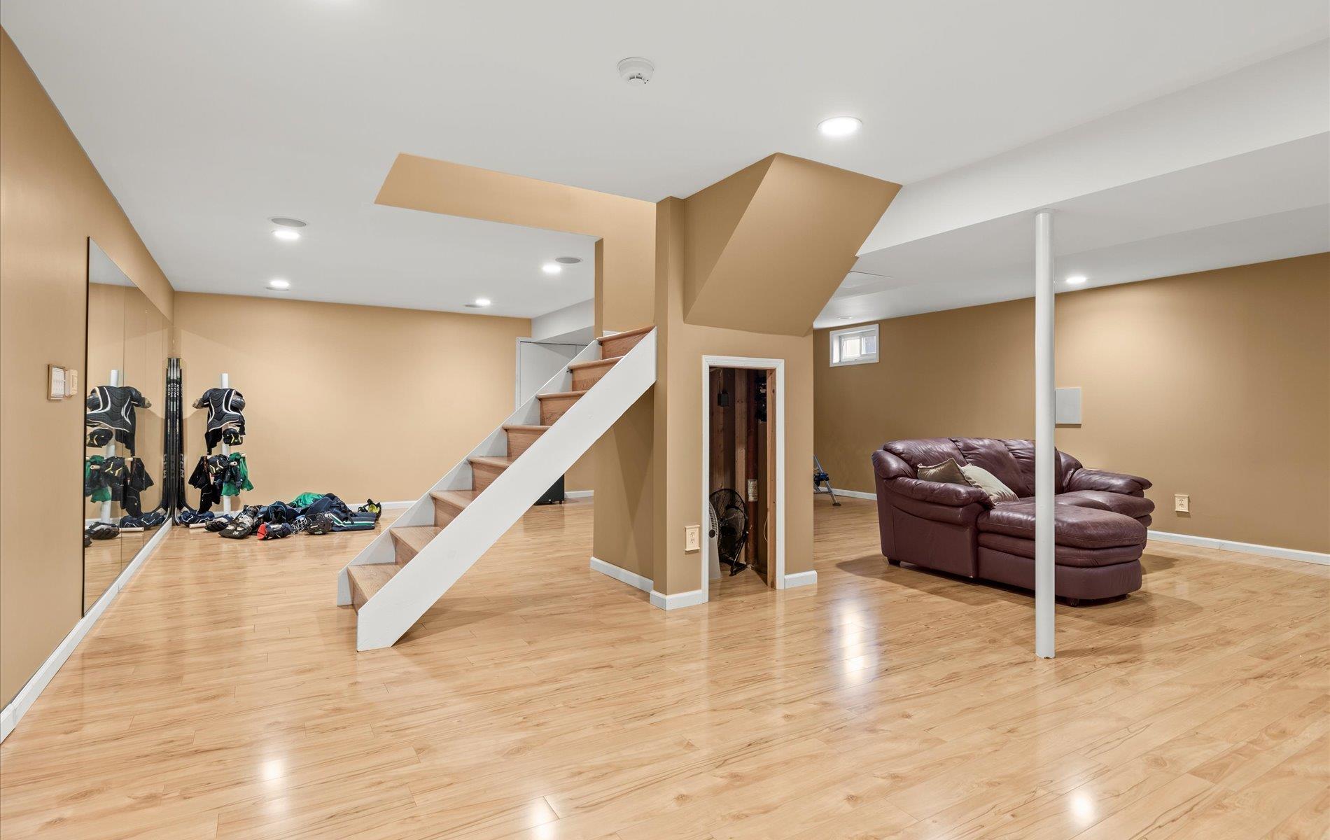 144 Kings Park Road, Commack, New York image 28