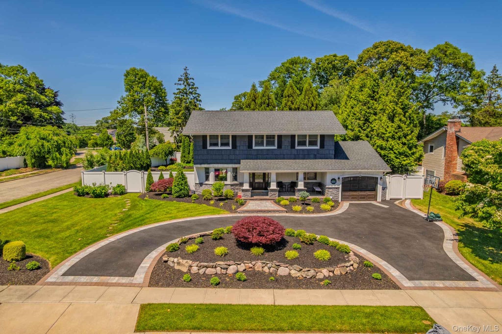 Photo of 96 Eagle Lane, Hauppauge, NY 11788 (MLS # 1011071)