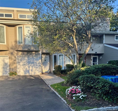 Condo For Sale - 55 Kristin Lane<br/> Hauppauge, NY 11788