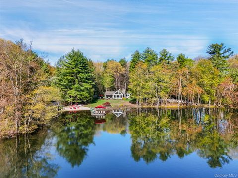 Homes For Sale - 559 Pound Ridge Road<br/> Westchester County, Pound Ridge, NY 10576