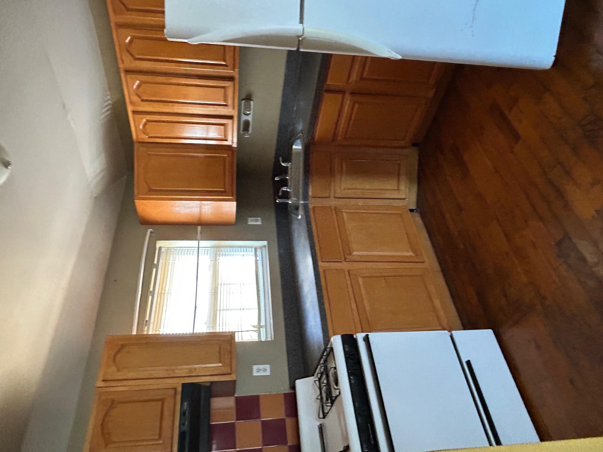 221 Street, Springfield Gardens, Queens, NY - 2 Bedrooms  
1 Bathrooms  
4 Rooms - 