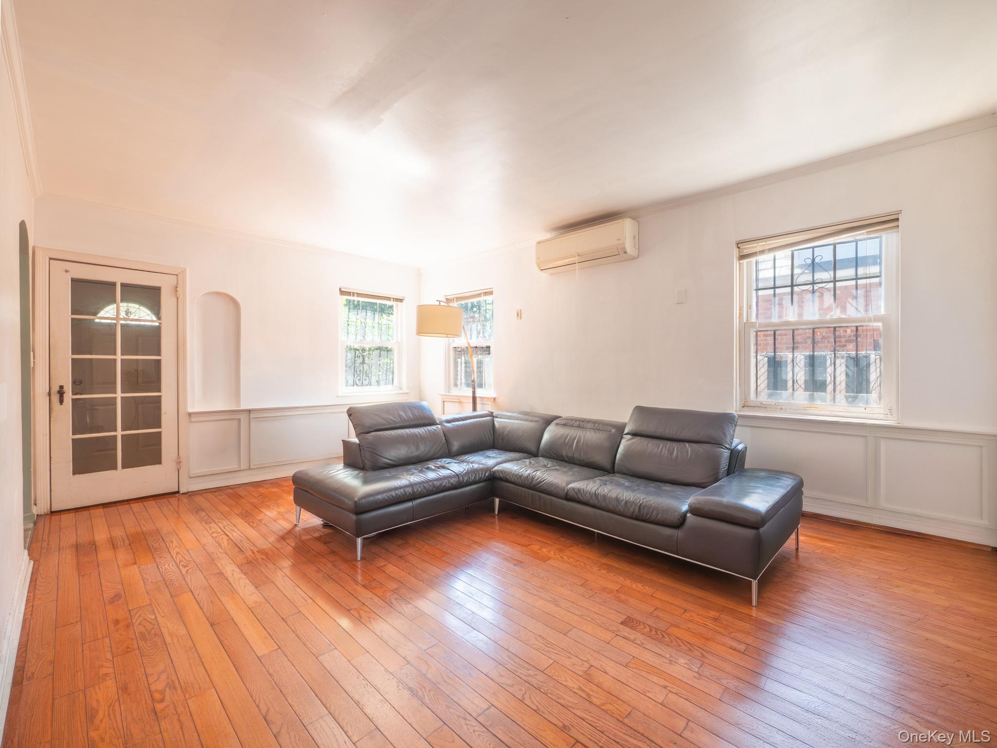 7618 172nd Street - Photo 3