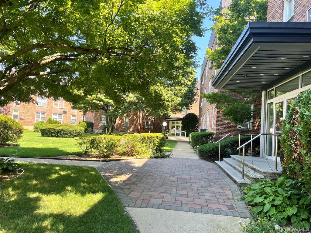 Photo of 530 Dubois Avenue #6A, Valley Stream, NY 11581 (MLS # 1039386)