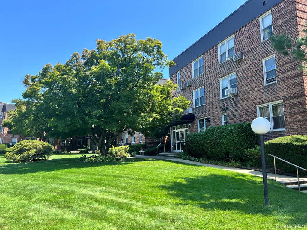 Photo of 530 Dubois Avenue #6A, Valley Stream, NY 11581 (MLS # 1039386)