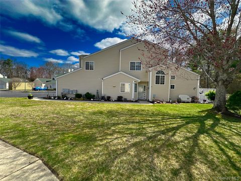 Photo of 142 Farm House Court, Manorville, NY 11949 (MLS # 967995)