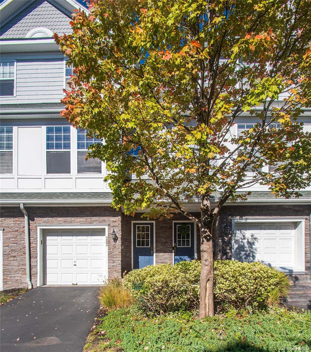 Photo of 303 Bridgeview Drive, Poughkeepsie, NY 12601 (MLS # 1013122)