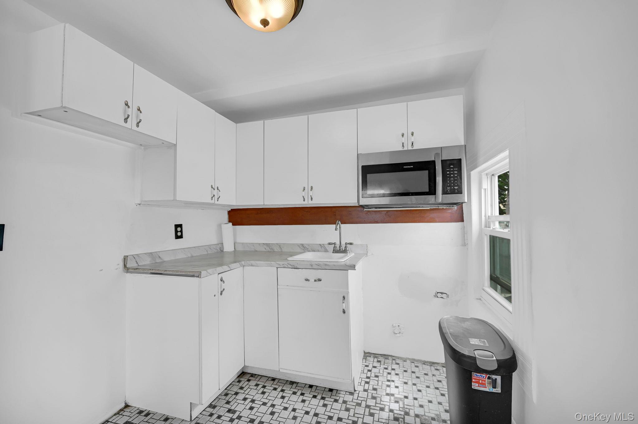 138 N Fulton Avenue 3rd. floor