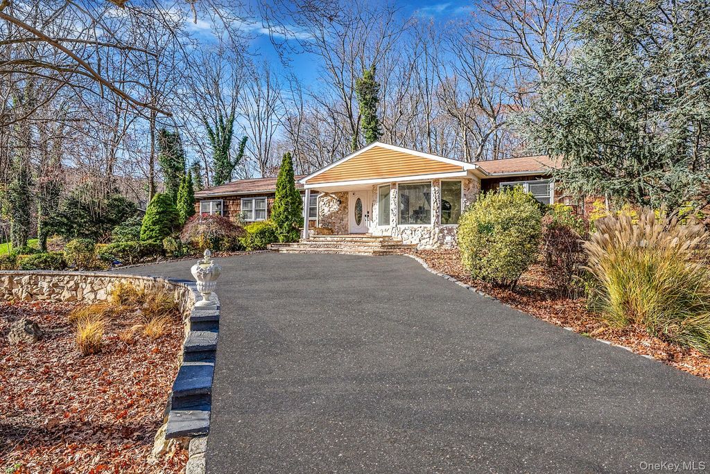 Photo of 25 Farmington Lane, Melville, NY 11747 (MLS # 984831)