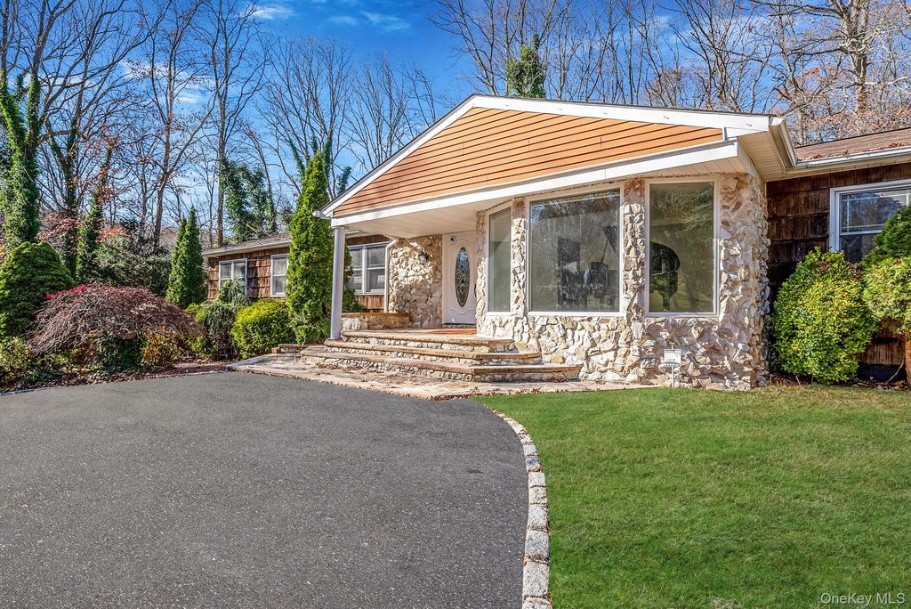 Photo of 25 Farmington Lane, Melville, NY 11747 (MLS # 984831)