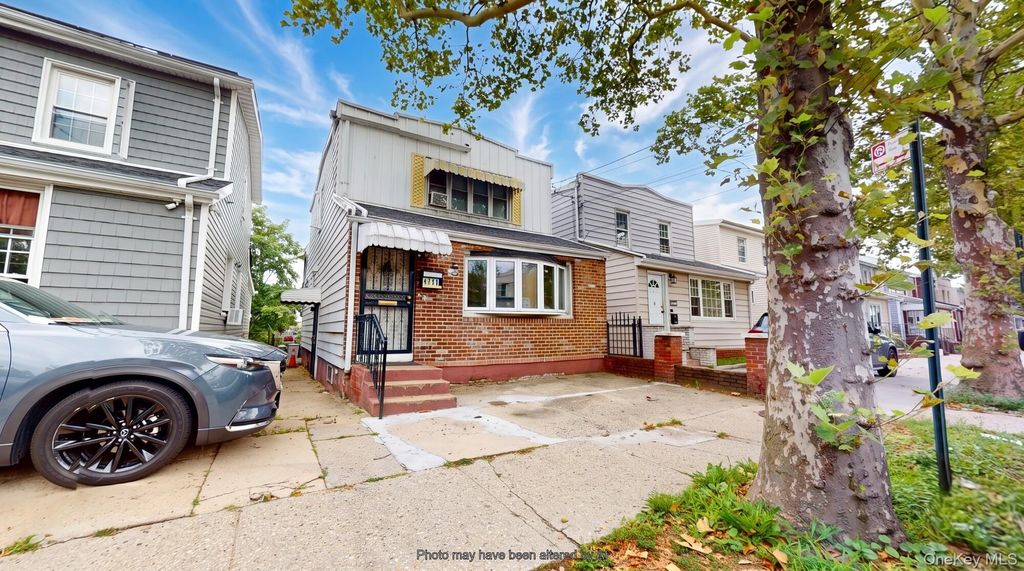 Photo of 1711 Rockaway Parkway, Brooklyn, NY 11236 (MLS # 1031892)