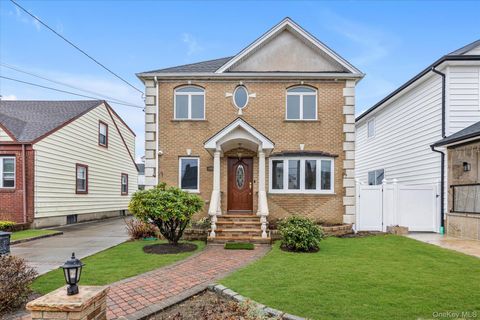 203 Pershing Parkway Mineola NY 11501