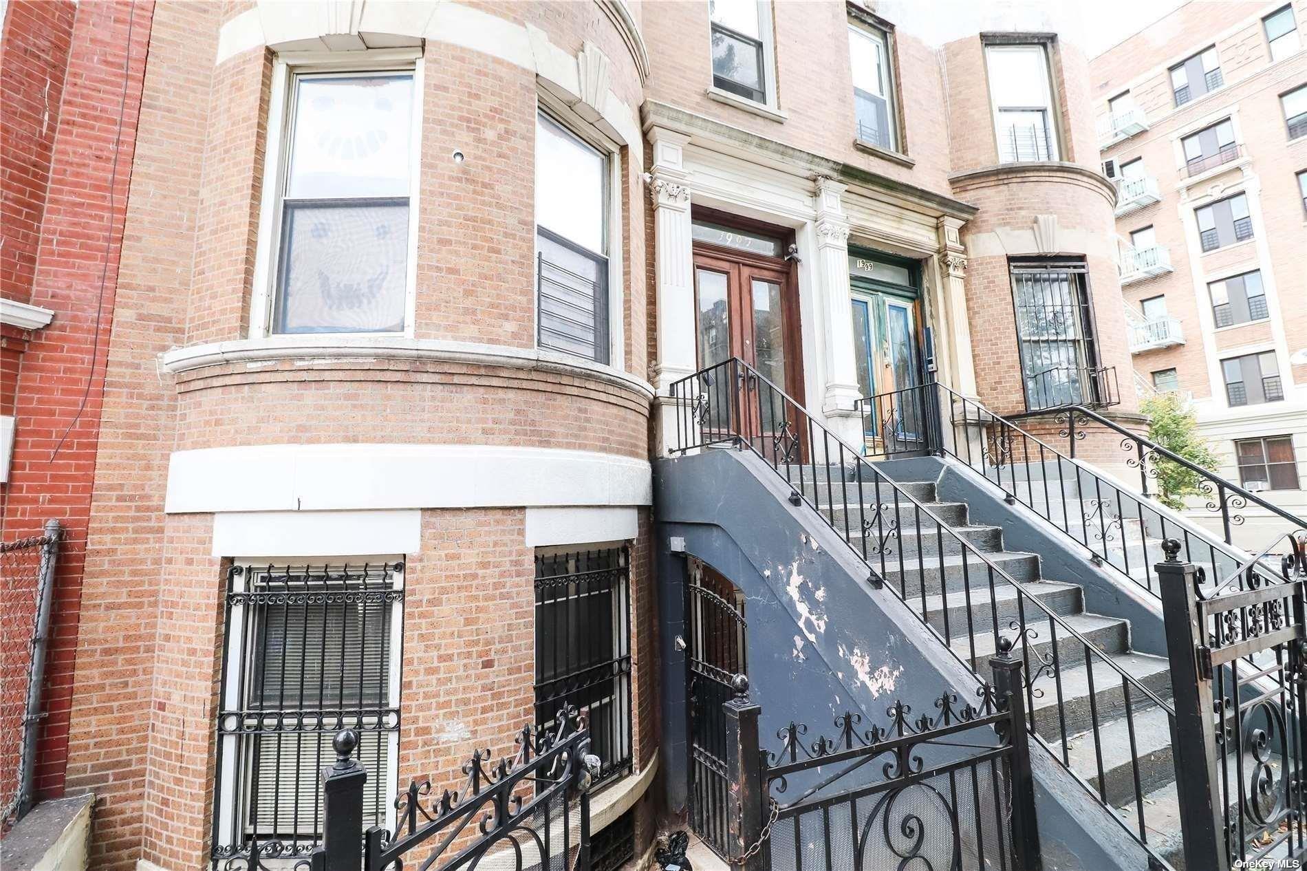 Rental Property at Morris Avenue 2A, Bronx, New York - Bedrooms: 3 
Bathrooms: 1 
Rooms: 6  - $3,464 MO.