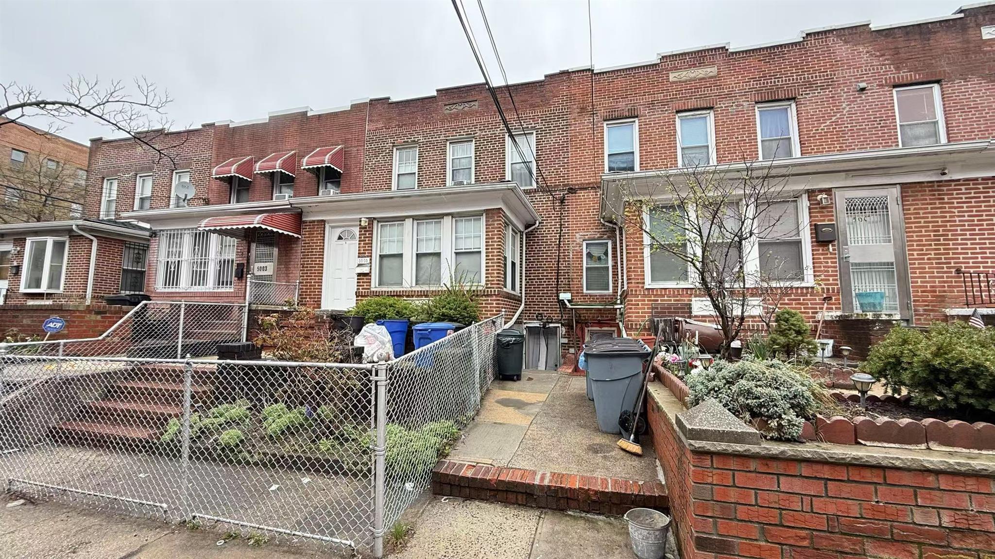 Property for Sale at 46th Street, Woodside, Queens, NY - Bedrooms: 4 
Bathrooms: 3 
Rooms: 9  - $1,158,000