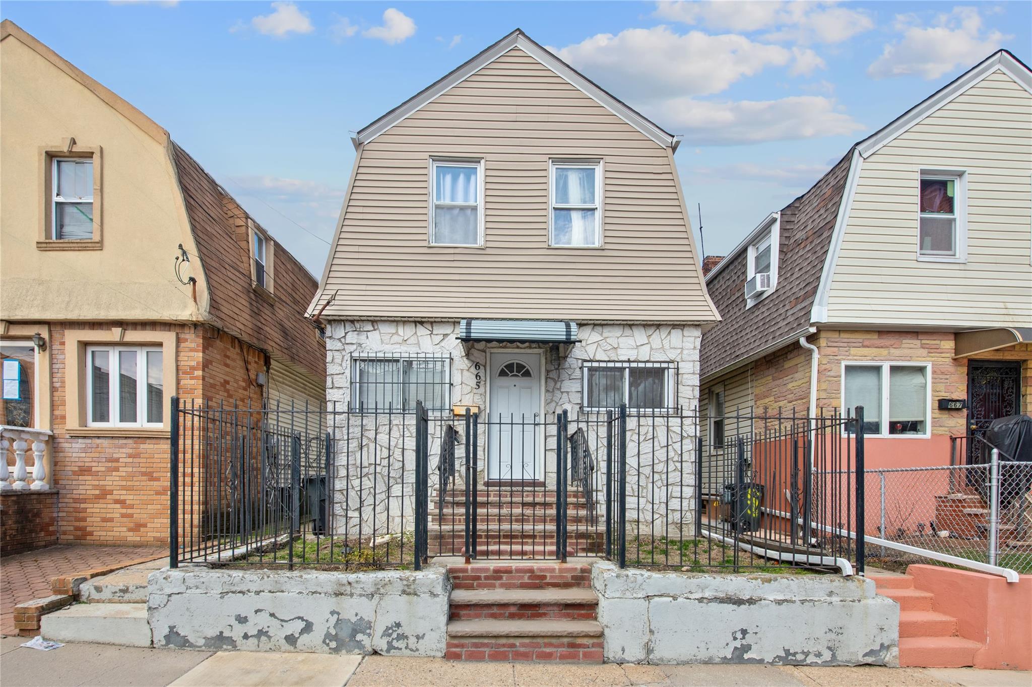 Nasby Place, Bayswater, Queens, NY - 4 Bedrooms  
3 Bathrooms  
7 Rooms - 