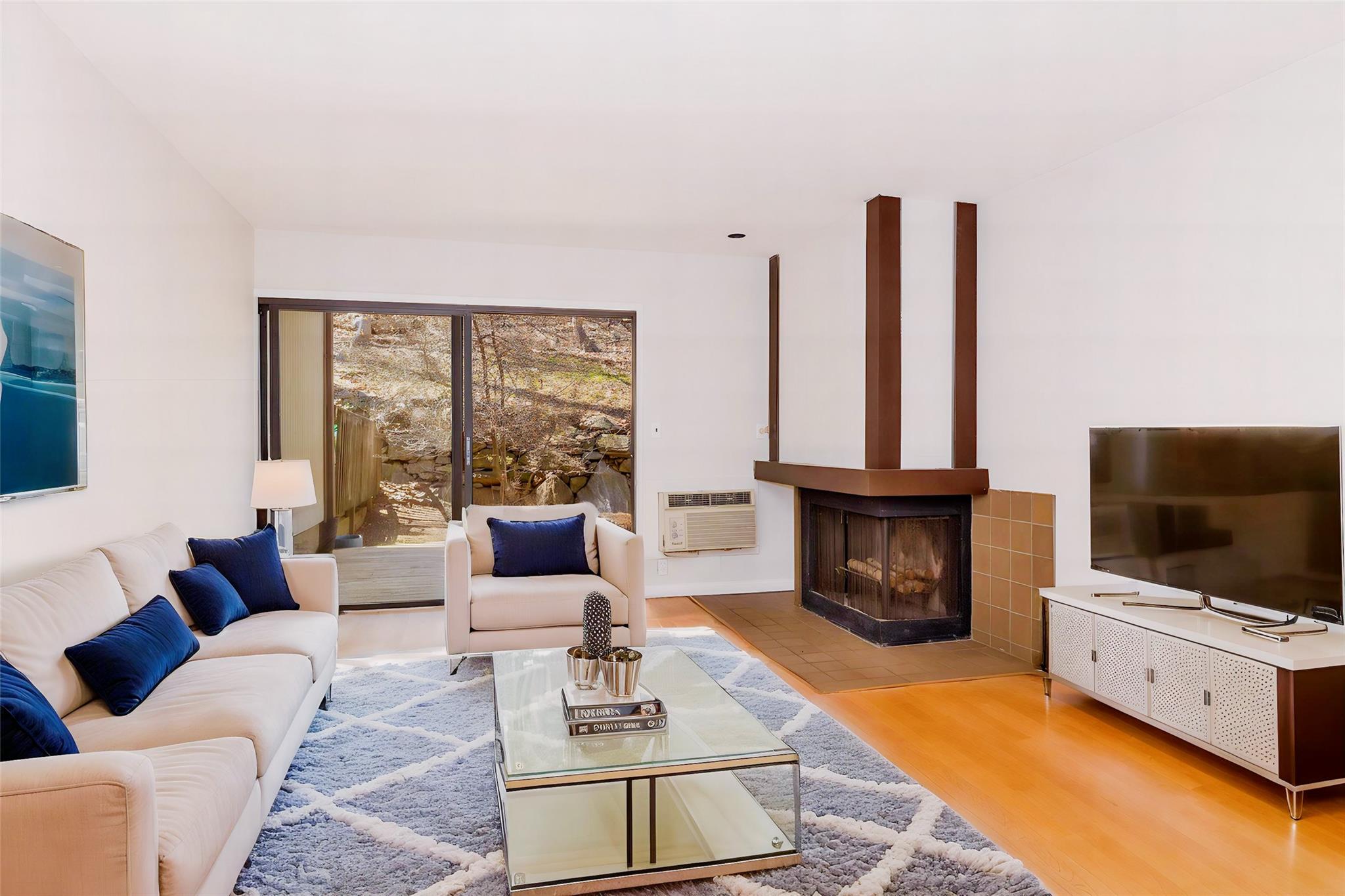 52 Round Hill Road, Dobbs Ferry, New York image 2