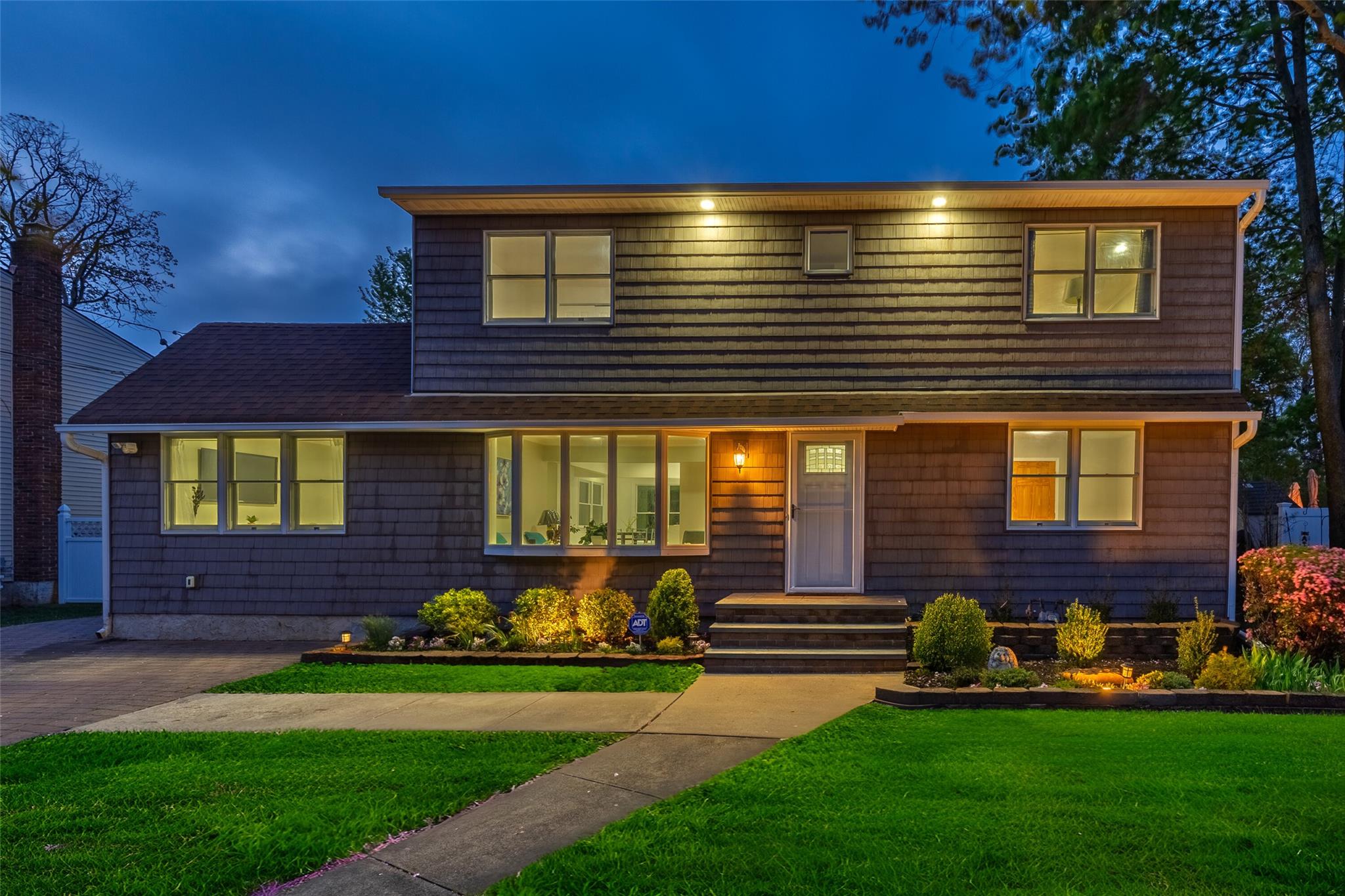 17 Pompano Lane, Massapequa Park, New York image 1