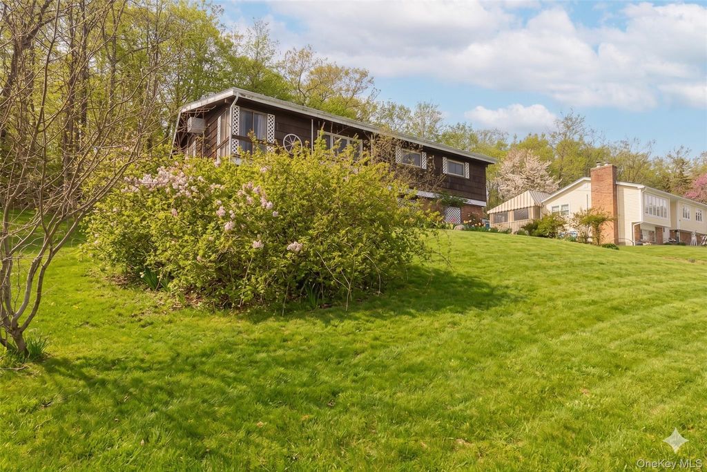 Photo of 75 Tennyson Drive, Nanuet, NY 10954 (MLS # 988659)