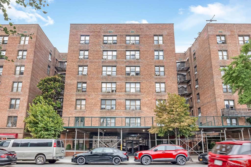 Photo of 90-11 35th Avenue #6F, Jackson Heights, NY 11372 (MLS # 1035099)
