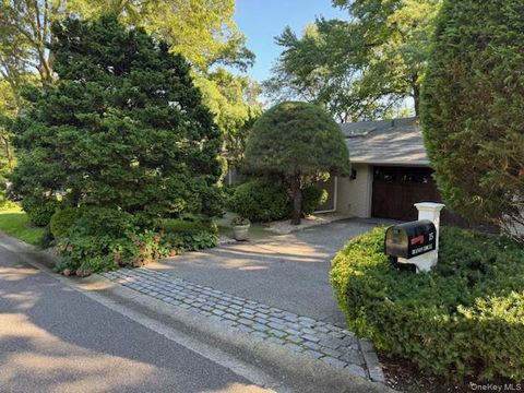 15 Dianas Circle Roslyn Estates NY 11576