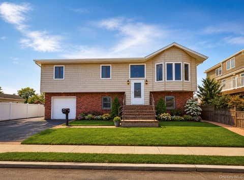 Apartment For Sale - 745 S 9th Street<br/> Lindenhurst, NY 11757