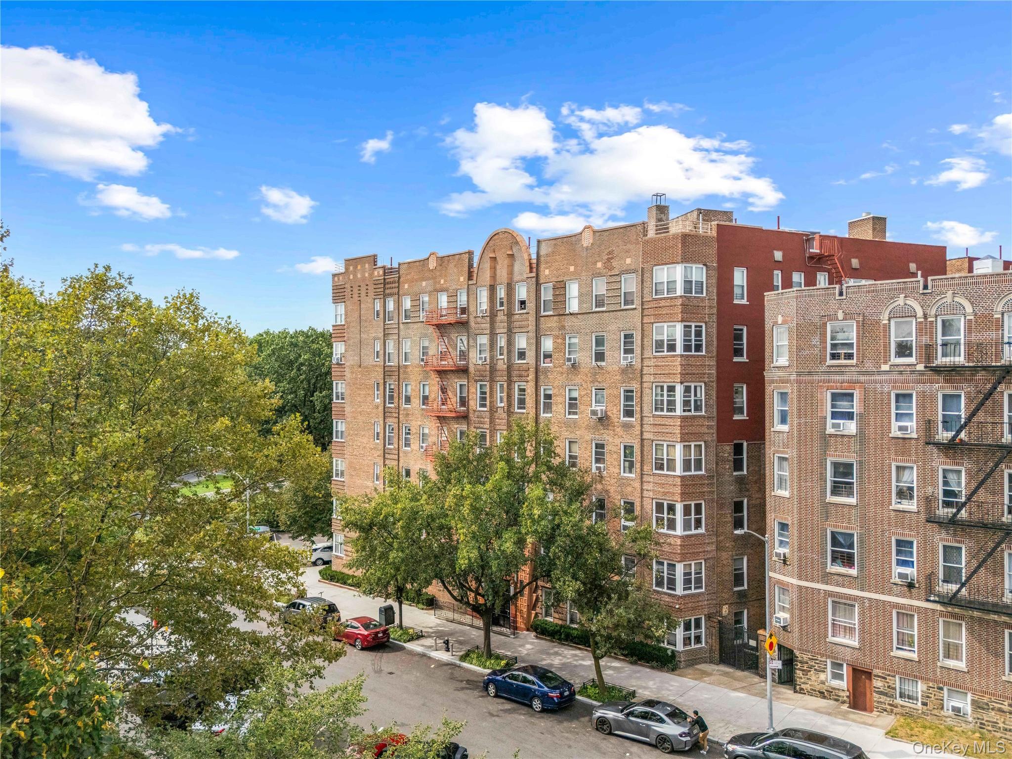 601 Pelham Parkway North 305