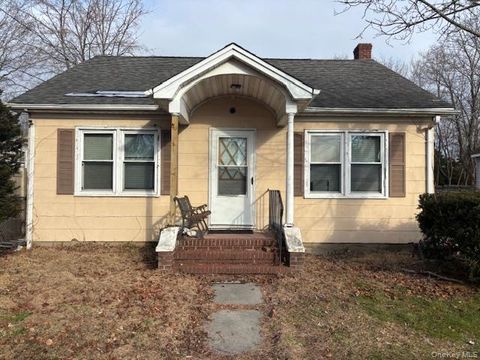 Homes For Sale - 364 Hamilton Avenue<br/> Riverhead, NY 11901