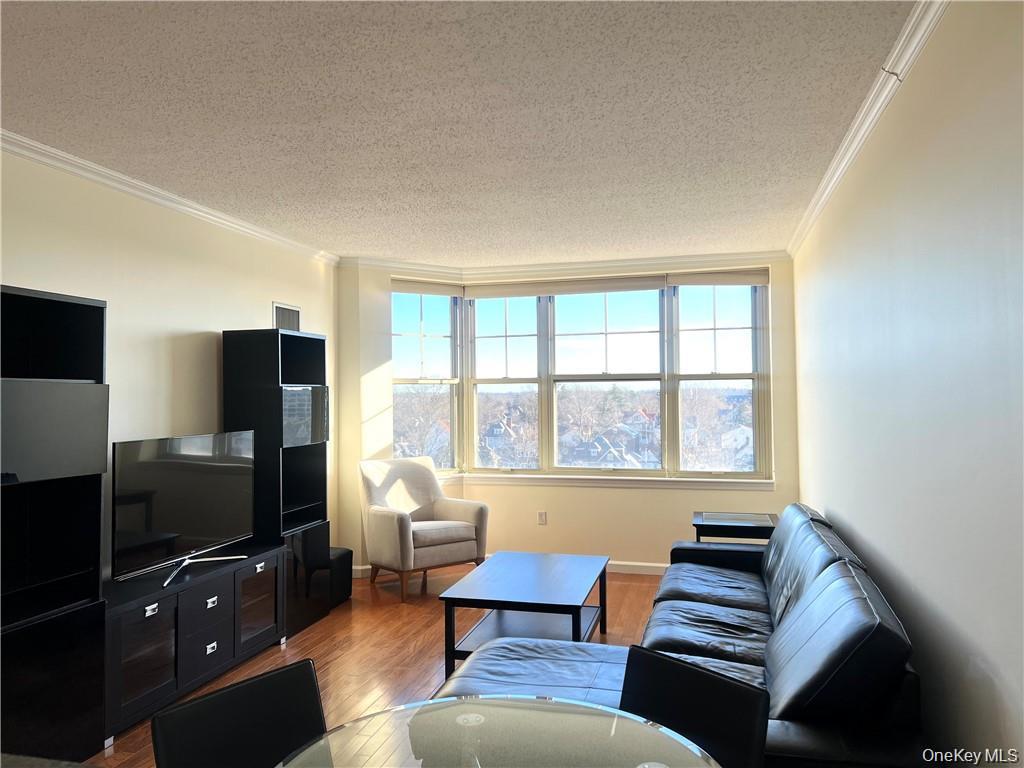 300 Mamaroneck Avenue 718