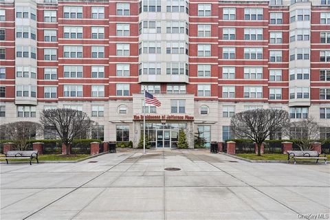 Photo of 300 Mamaroneck Avenue #718, White Plains, NY 10605 (MLS # 942258)