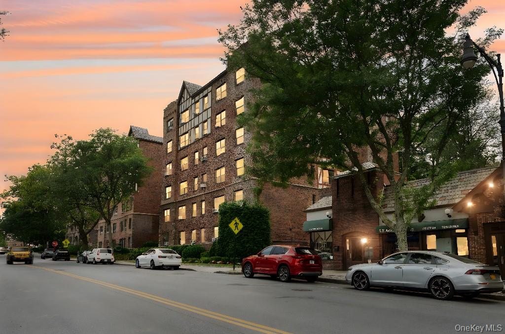 Scarsdale, New York 10583, United States, 2 Bedrooms Bedrooms, ,1 BathroomBathrooms,Residential,Active,201909