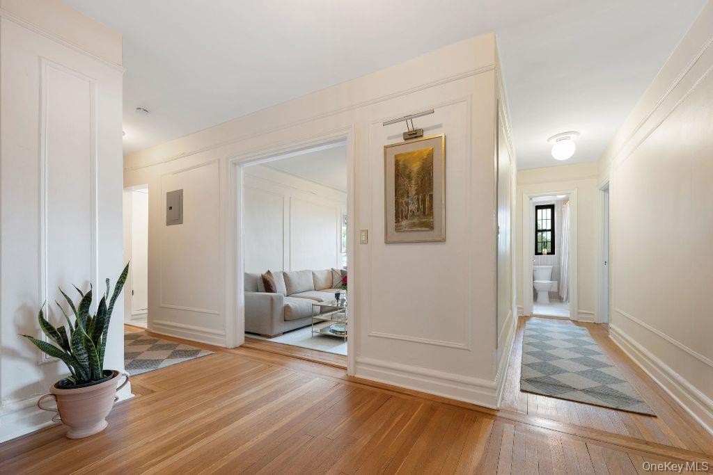 Scarsdale, New York 10583, United States, 2 Bedrooms Bedrooms, ,1 BathroomBathrooms,Residential,Active,201909