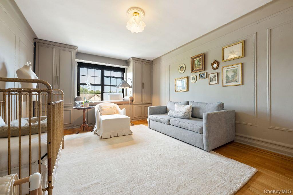 Scarsdale, New York 10583, United States, 2 Bedrooms Bedrooms, ,1 BathroomBathrooms,Residential,Active,201909