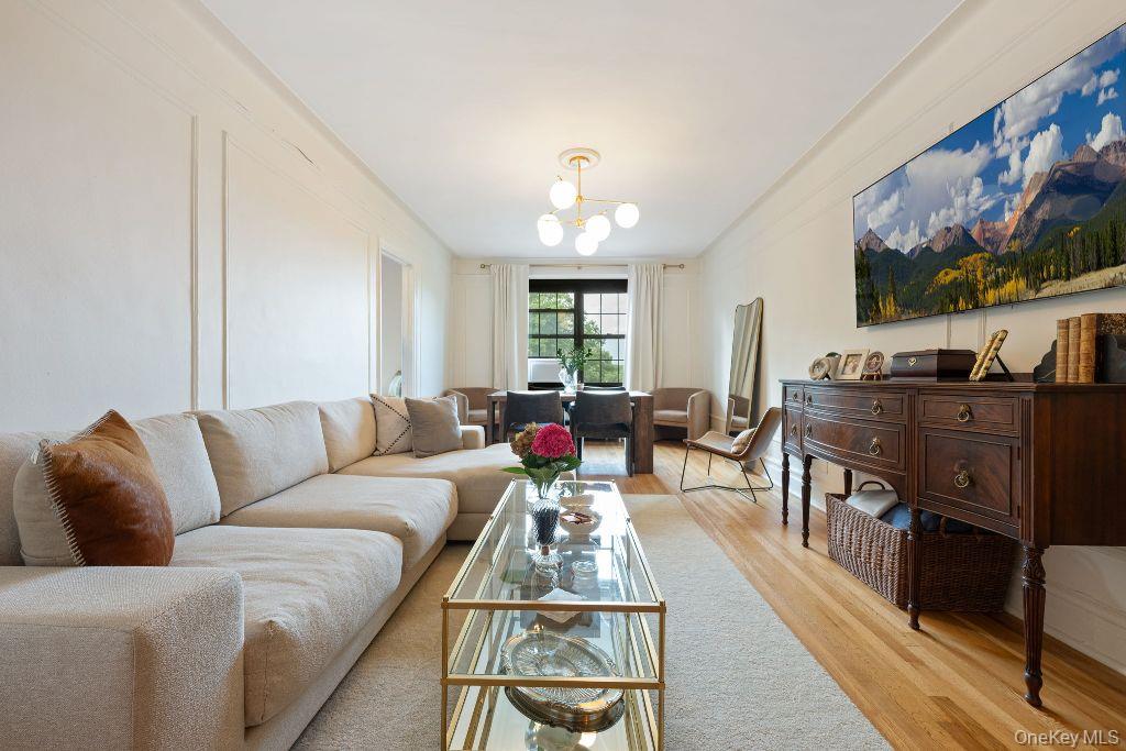 Scarsdale, New York 10583, United States, 2 Bedrooms Bedrooms, ,1 BathroomBathrooms,Residential,Active,201909