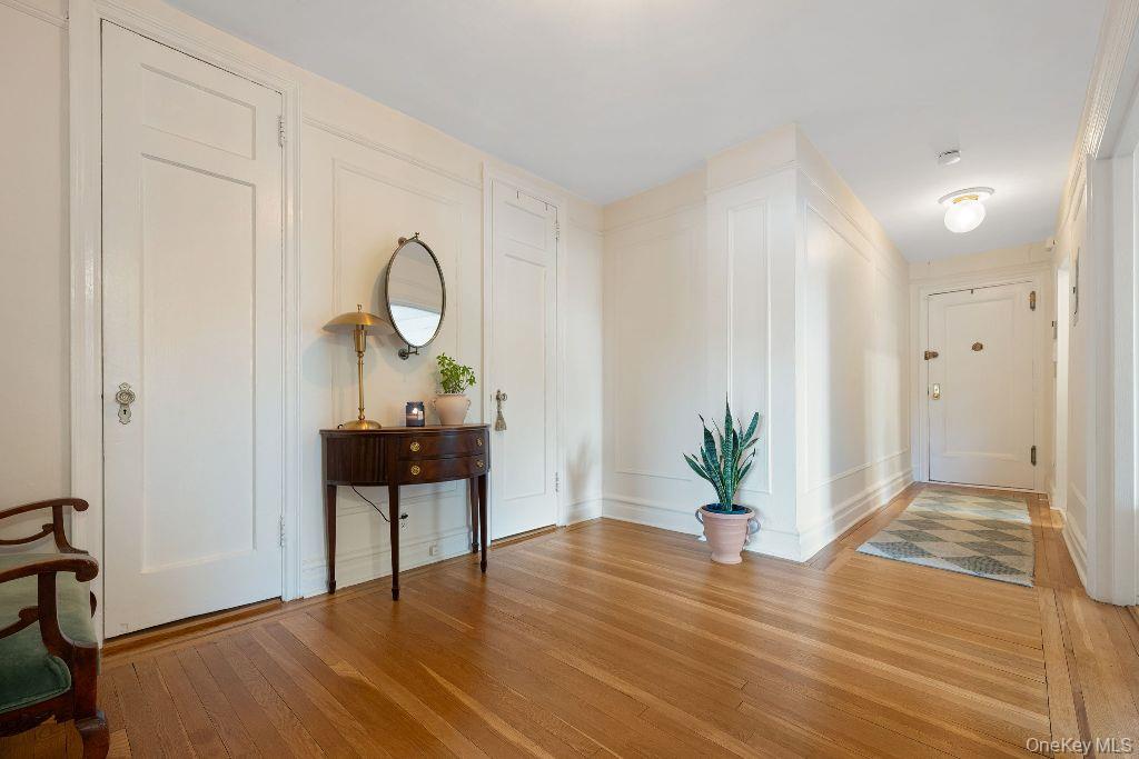 Scarsdale, New York 10583, United States, 2 Bedrooms Bedrooms, ,1 BathroomBathrooms,Residential,Active,201909