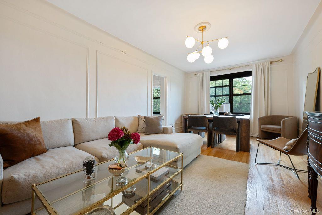 Scarsdale, New York 10583, United States, 2 Bedrooms Bedrooms, ,1 BathroomBathrooms,Residential,Active,201909