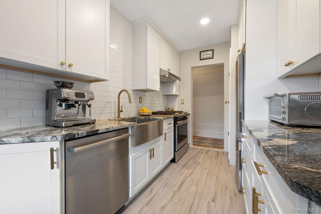 Scarsdale, New York 10583, United States, 2 Bedrooms Bedrooms, ,1 BathroomBathrooms,Residential,Active,201909