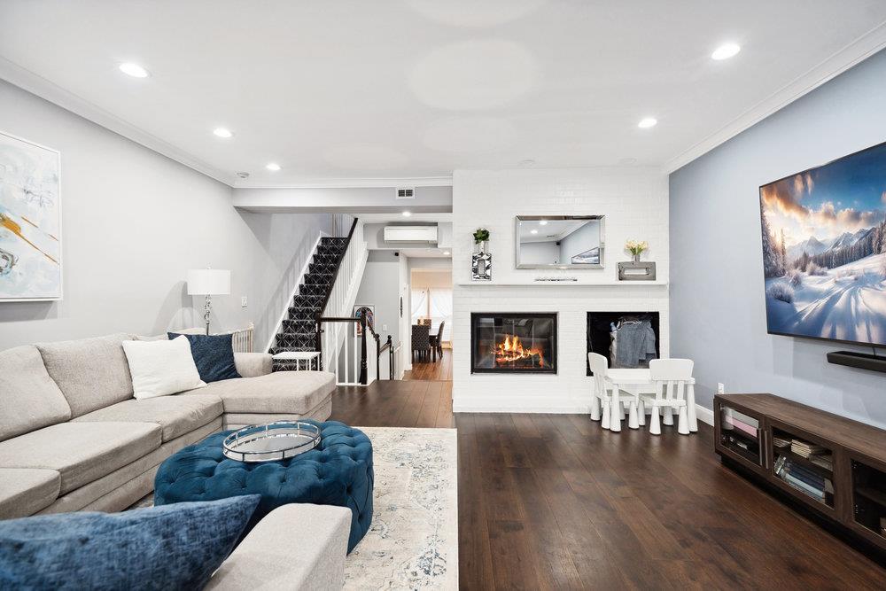 27 The Mews, Syosset, New York image 3