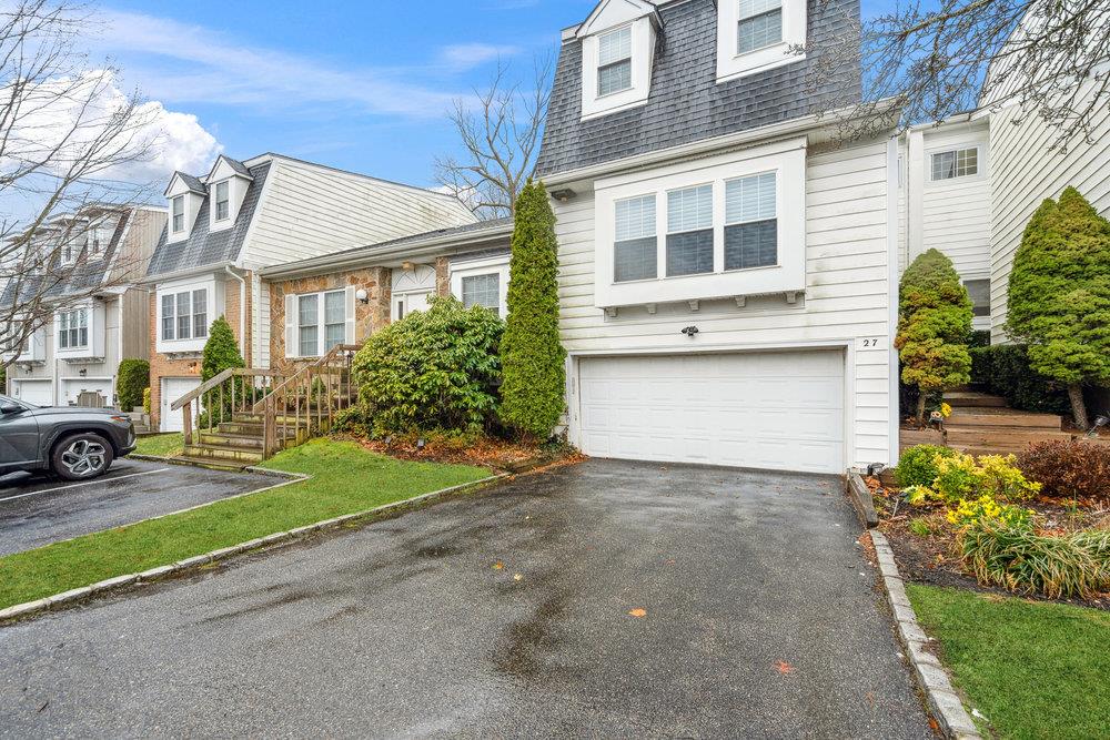 27 The Mews, Syosset, New York image 34