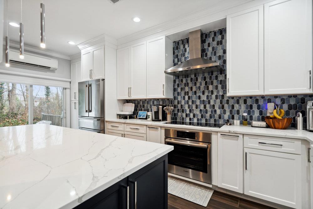 27 The Mews, Syosset, New York image 11