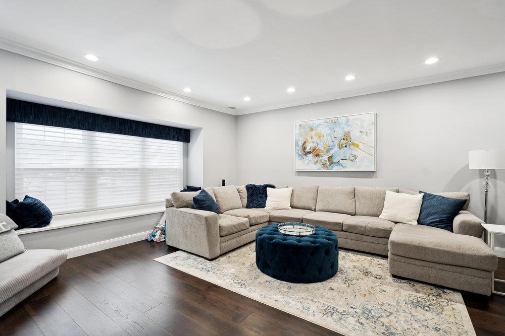 27 The Mews, Syosset, New York image 4