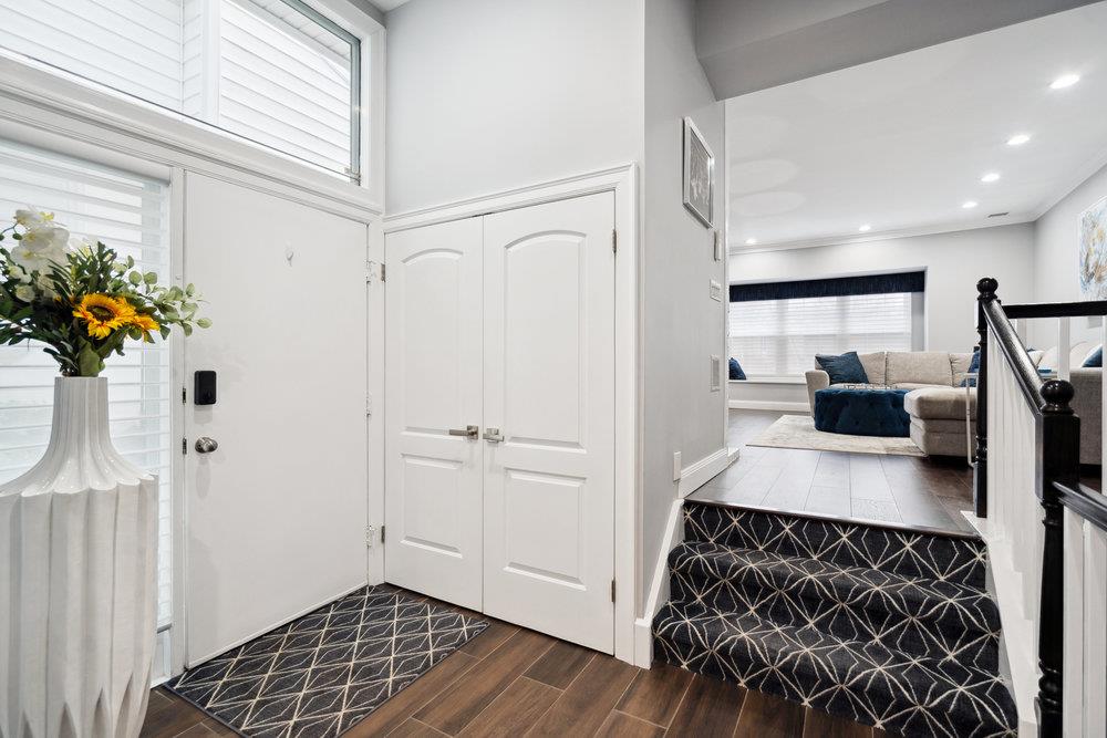 27 The Mews, Syosset, New York image 10