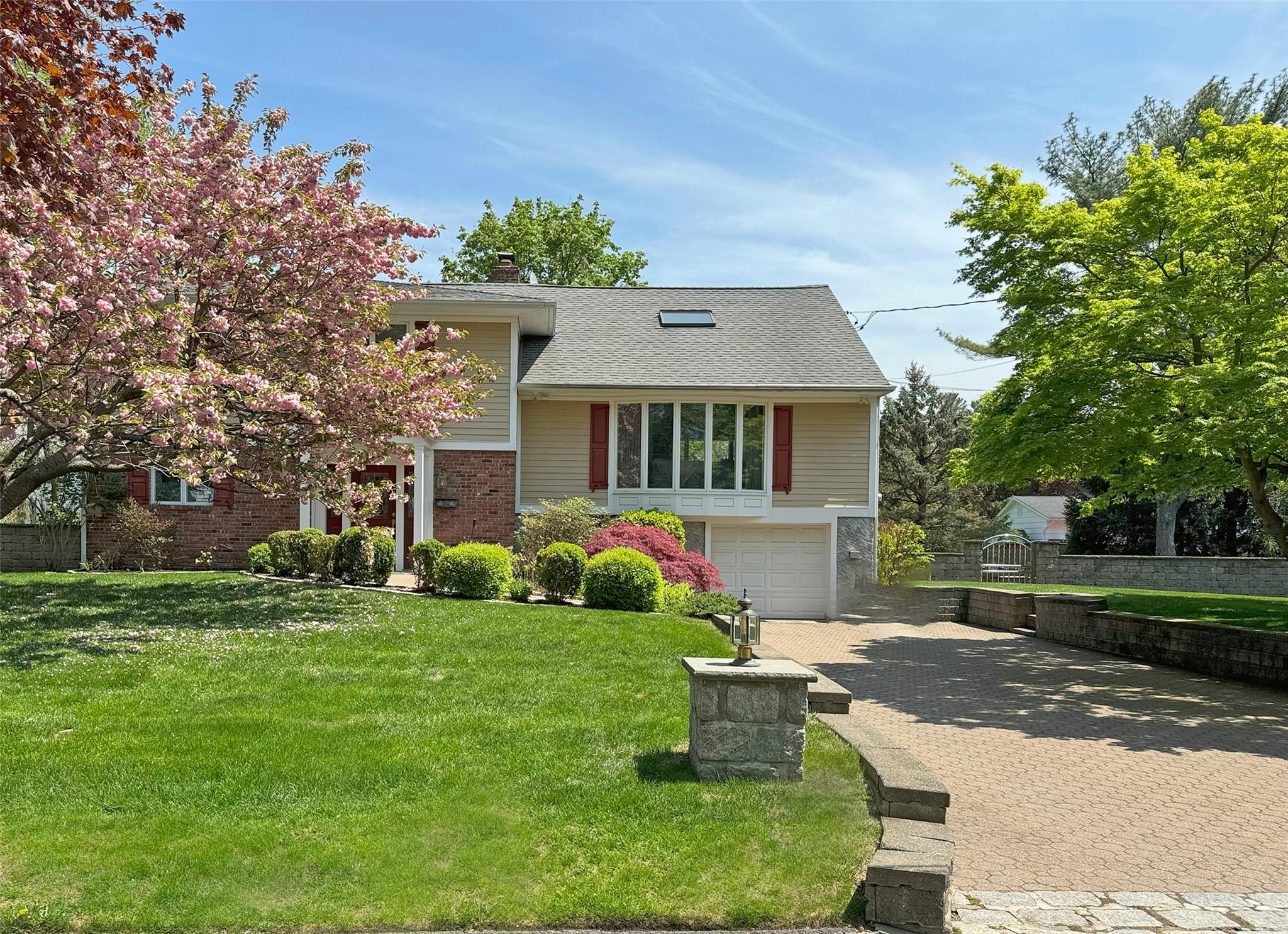 Rental Property at Country Ridge Drive, Rye Brook, New York - Bedrooms: 5 
Bathrooms: 3 
Rooms: 10  - $8,500 MO.