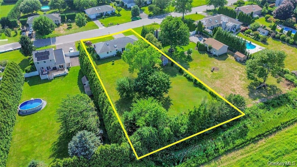Photo of 124 Donna Drive, Baiting Hollow, NY 11933 (MLS # 1034520)