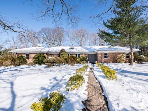 Homes For Sale - 13 Lighthouse Road<br/> Great Neck, NY 11024