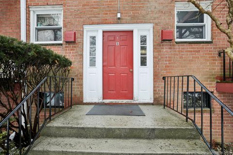 Photo of 9 Oxford Court #7908, Suffern, NY 10901 (MLS # 965858)