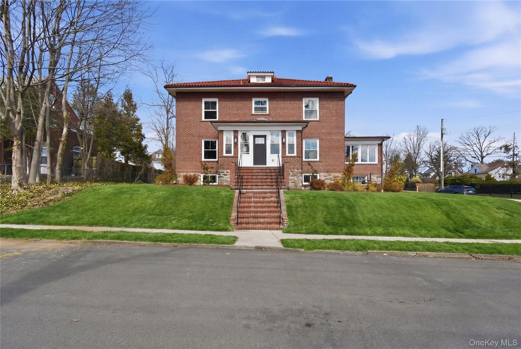 Photo of 55 Stuyvesant Plaza, Mount Vernon, NY 10552 (MLS # 978104)