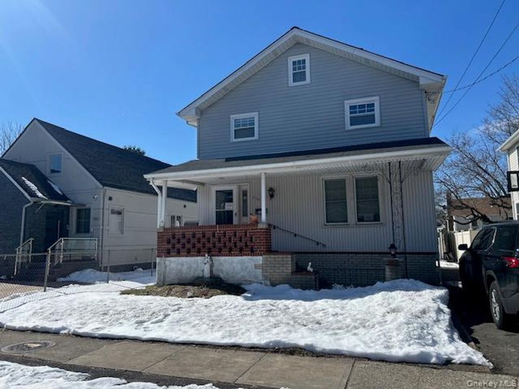 Photo of 389 Hamilton Avenue, Hewlett, NY 11557 (MLS # 964922)