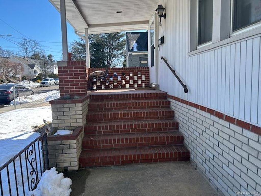 Photo of 389 Hamilton Avenue, Hewlett, NY 11557 (MLS # 964922)