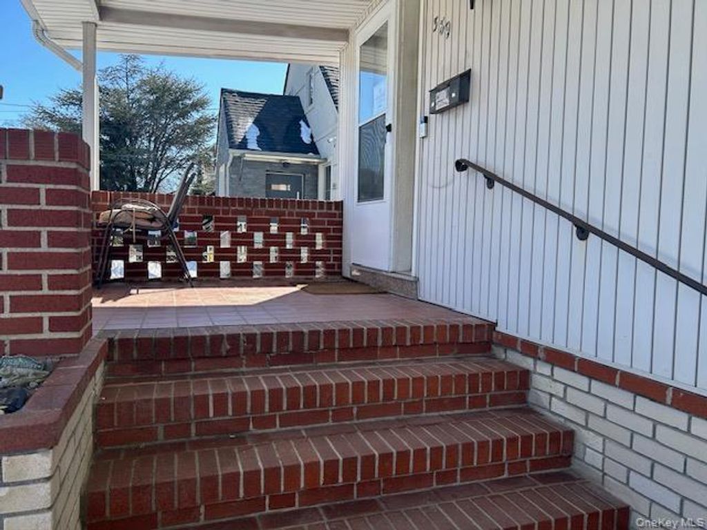 Photo of 389 Hamilton Avenue, Hewlett, NY 11557 (MLS # 964922)