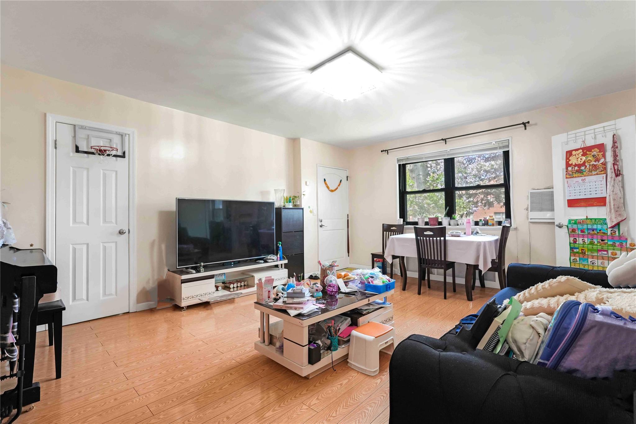 Property for Sale at 246th Crescent 1F, Little Neck, Queens, NY - Bedrooms: 3 
Bathrooms: 1 
Rooms: 5  - $438,000
