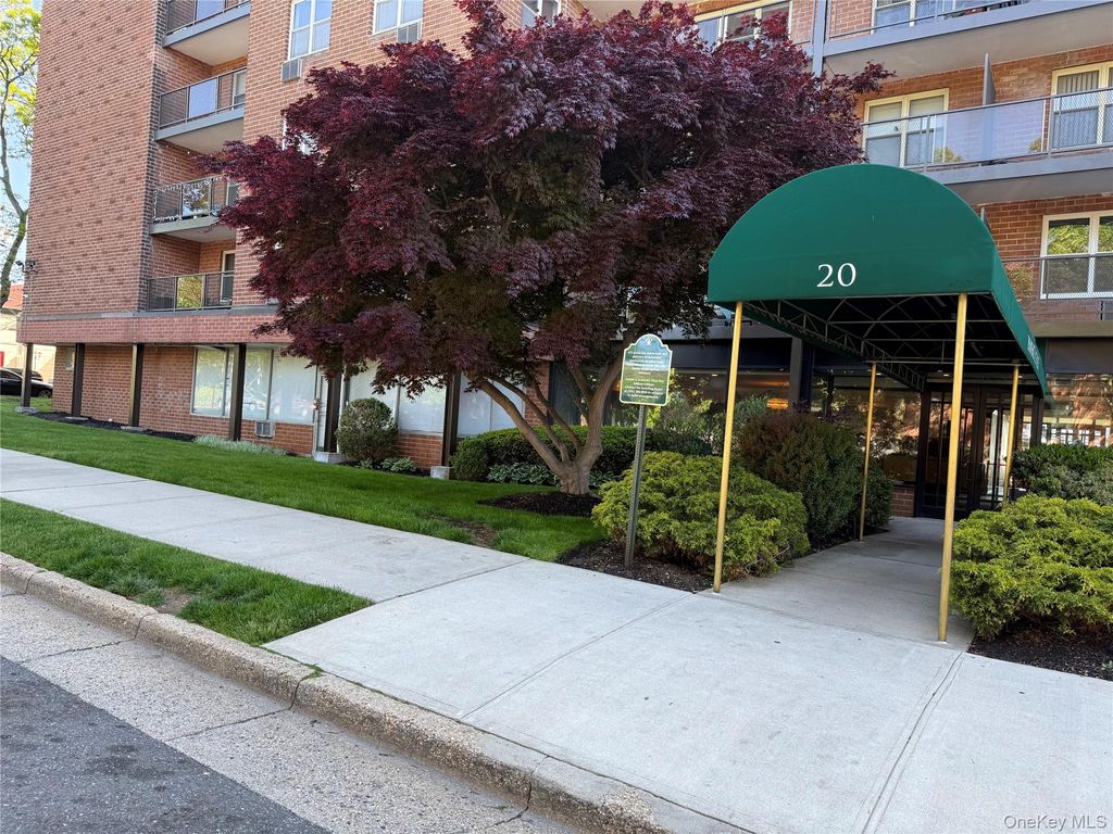 Photo of 20 Wendell Street #34E, Hempstead, NY 11550 (MLS # 1001428)